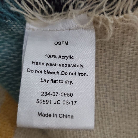 OSFM Blanket Scarf Plaid Tartan Fringes Oversized Wrap 100% Acrylic 51"× 52" - Picture 6 of 8